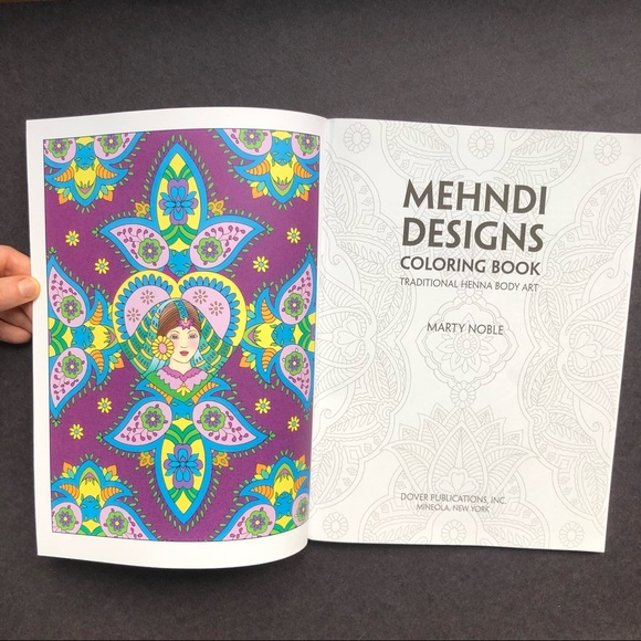 MEHNDI DESIGNS COLOURING BOOK like new - Picture 3 of 11